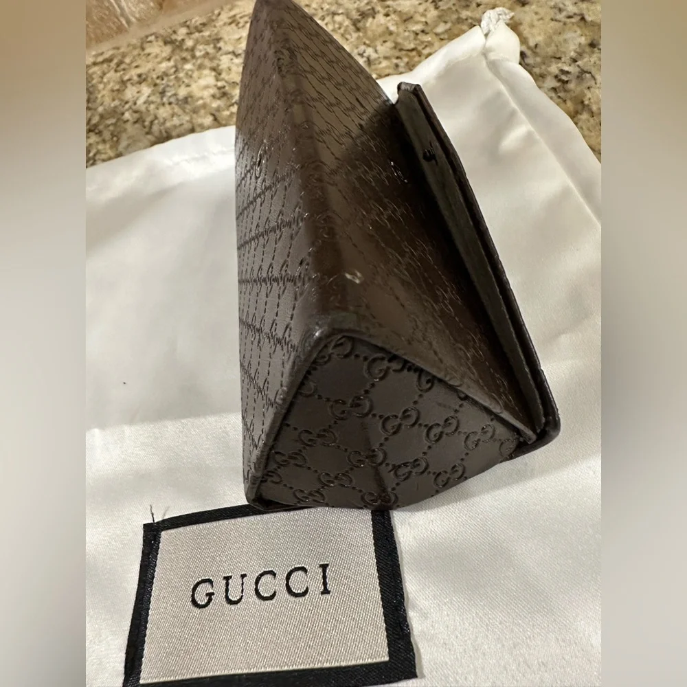 Gucci Brown Sunglasses Case, dust bag and lens wipes. **no glasses** - Picture 5 of 8